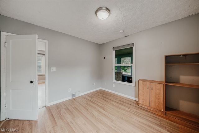 2821 Nesmith Lake Boulevard, Akron, OH 44314