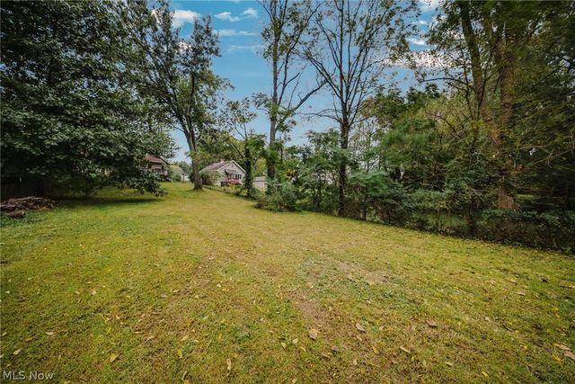 2821 Nesmith Lake Boulevard, Akron, OH 44314