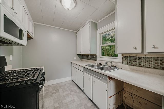 2821 Nesmith Lake Boulevard, Akron, OH 44314