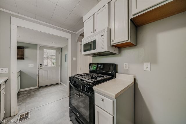 2821 Nesmith Lake Boulevard, Akron, OH 44314