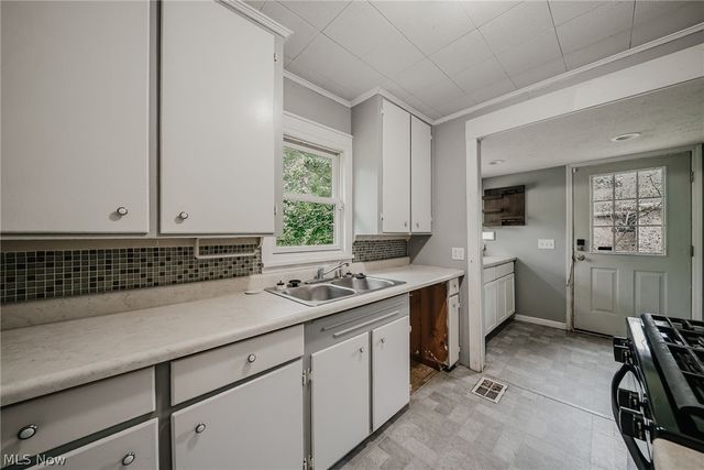 2821 Nesmith Lake Boulevard, Akron, OH 44314