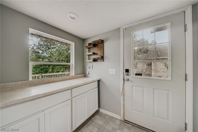 2821 Nesmith Lake Boulevard, Akron, OH 44314