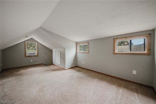 2821 Nesmith Lake Boulevard, Akron, OH 44314