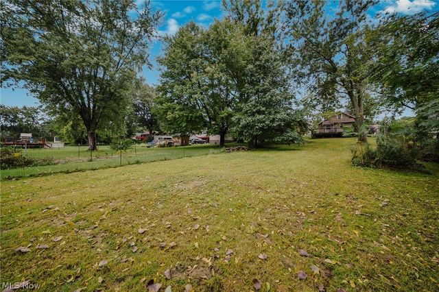 2821 Nesmith Lake Boulevard, Akron, OH 44314