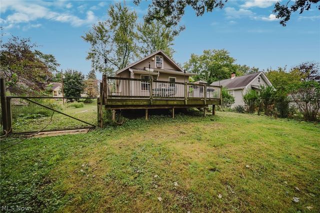 2821 Nesmith Lake Boulevard, Akron, OH 44314