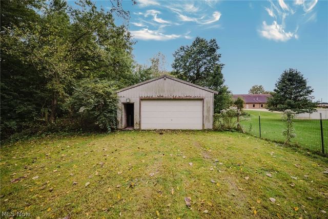 2821 Nesmith Lake Boulevard, Akron, OH 44314