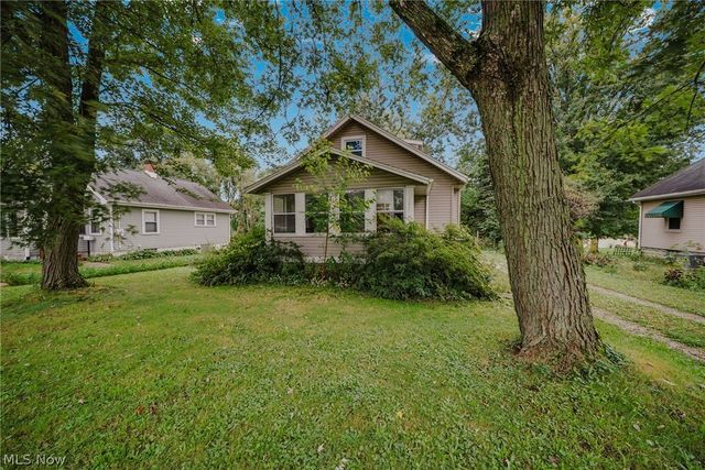 2821 Nesmith Lake Boulevard, Akron, OH 44314