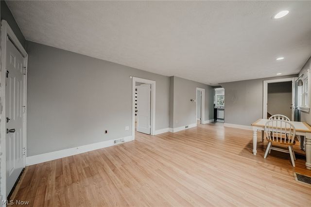 2821 Nesmith Lake Boulevard, Akron, OH 44314