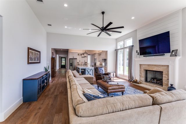 1757 Country Club Road, Bowie, TX 76230