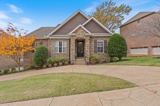 561 Summit Oaks Ct, Nashville, TN 37221