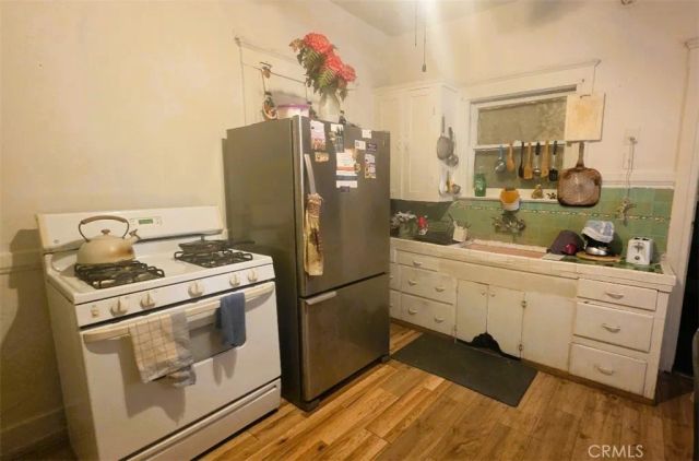 1437 Bonnie Brae Street, Los Angeles, CA 90006