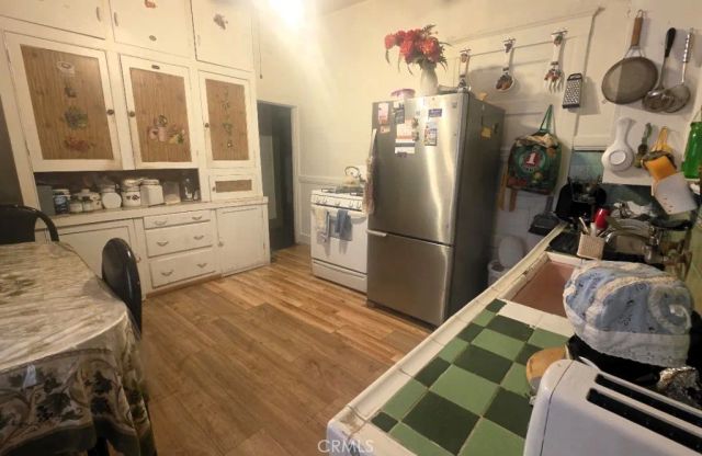 1437 Bonnie Brae Street, Los Angeles, CA 90006