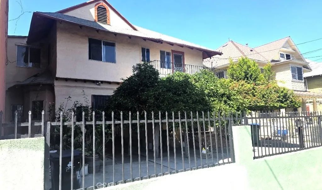 1437 Bonnie Brae Street, Los Angeles, CA 90006