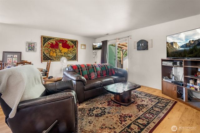 6937 Jericho Ln SW, Olympia, WA 98512