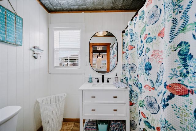 117 Pompano Dr, Rockport, TX 78382