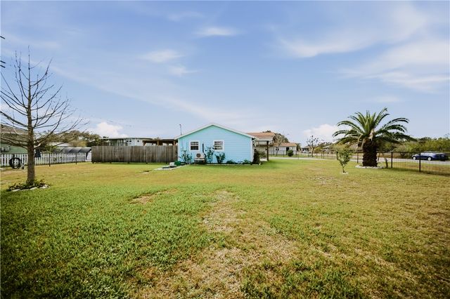 117 Pompano Dr, Rockport, TX 78382