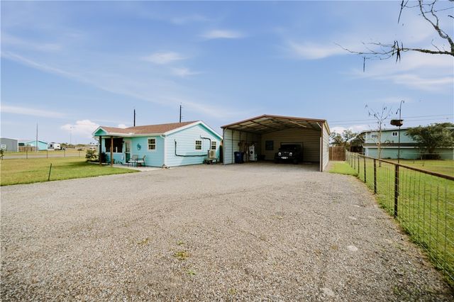 117 Pompano Dr, Rockport, TX 78382