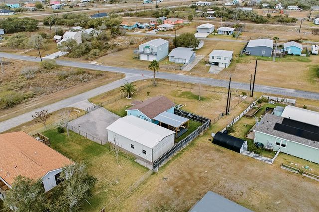 117 Pompano Dr, Rockport, TX 78382