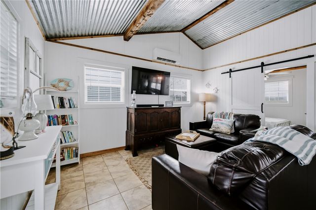 117 Pompano Dr, Rockport, TX 78382