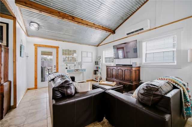 117 Pompano Dr, Rockport, TX 78382