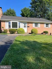 313 VALLEY VIEW AVE SW, Leesburg, VA 20175
