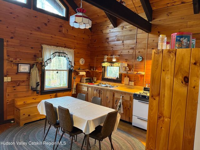 125 W Stoner Lake Road, Caroga, NY 12032