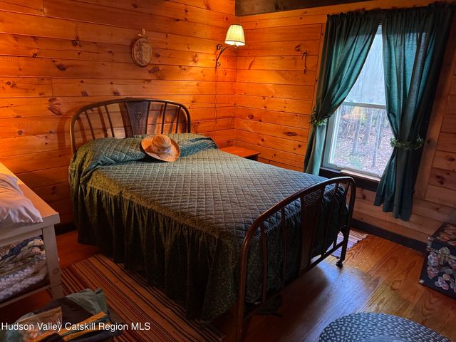 125 W Stoner Lake Road, Caroga, NY 12032