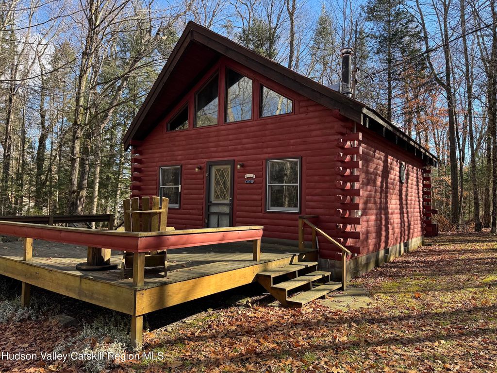 125 W Stoner Lake Road, Caroga, NY 12032
