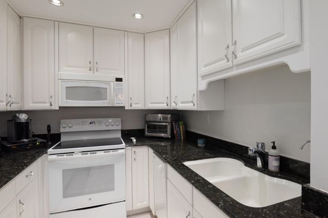 2840 S Ocean Boulevard Unit 517, Palm Beach, FL 33480