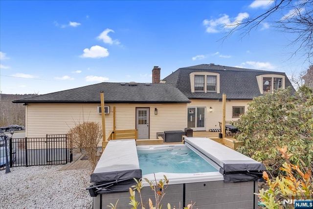 40 Alvin Road, West Milford, NJ 07480