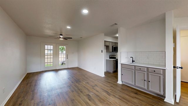 714 Bel Aire Crest, Irving, TX 75061