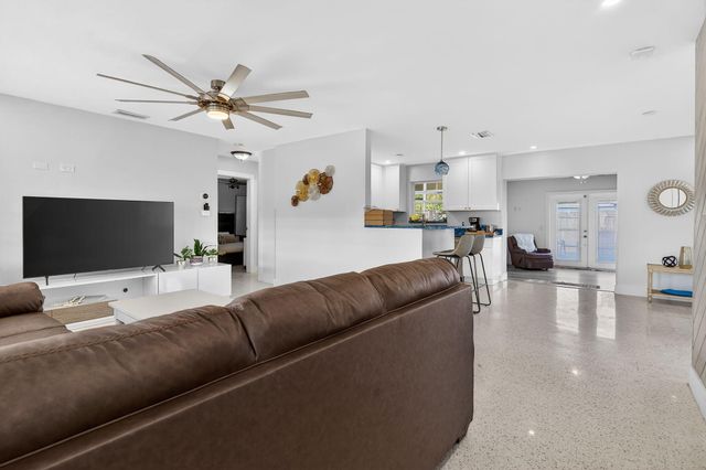 1123 SE 2nd Avenue, Deerfield Beach, FL 33441