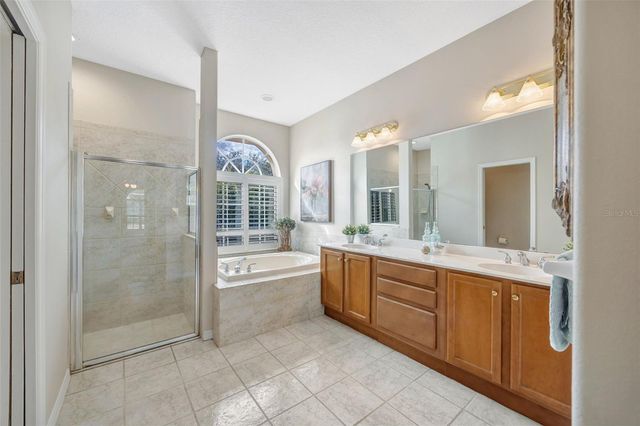 5802 PEACH HEATHER TRAIL, Valrico, FL 33596