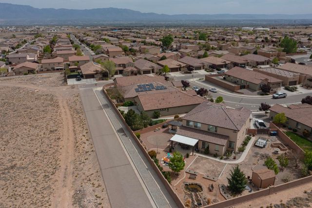 8752 Abierto Vista Circle NW, Albuquerque, NM 87120