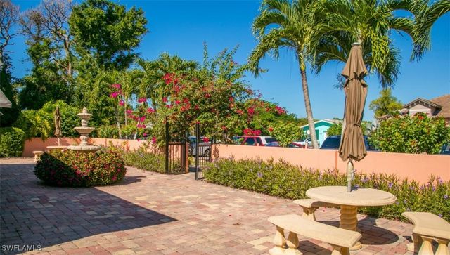 742 109th AVE N, Naples, FL 34108