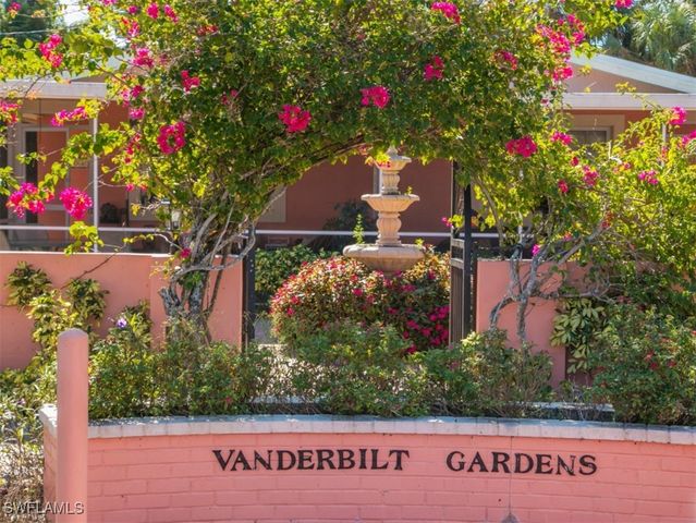 742 109th AVE N, Naples, FL 34108