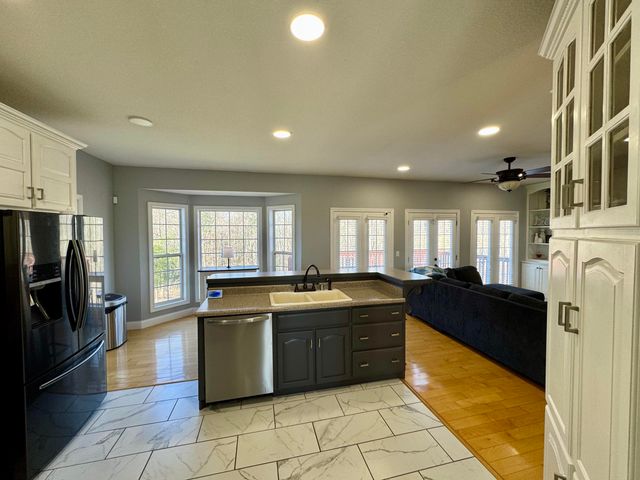 192 Pond View Drive, Strunk, KY 42649