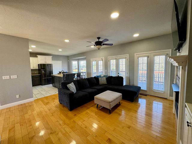 192 Pond View Drive, Strunk, KY 42649