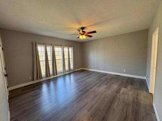 192 Pond View Drive, Strunk, KY 42649