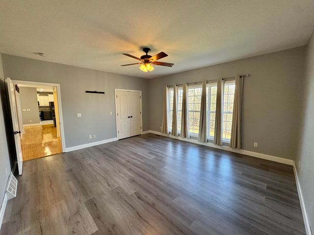 192 Pond View Drive, Strunk, KY 42649