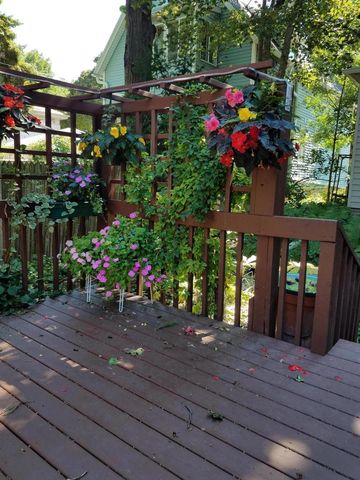 2512 E Edgewood AVENUE, Shorewood, WI 53211