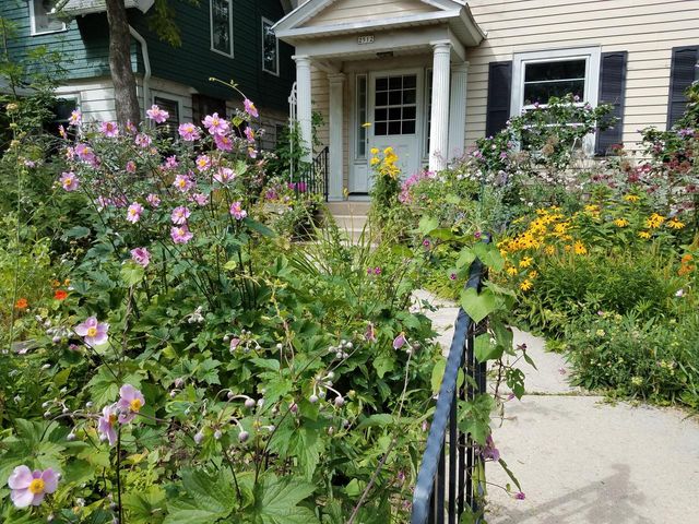 2512 E Edgewood AVENUE, Shorewood, WI 53211