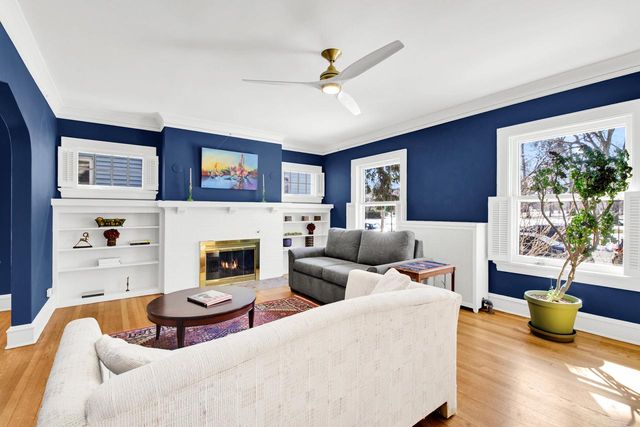 2512 E Edgewood AVENUE, Shorewood, WI 53211