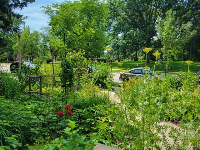 2512 E Edgewood AVENUE, Shorewood, WI 53211