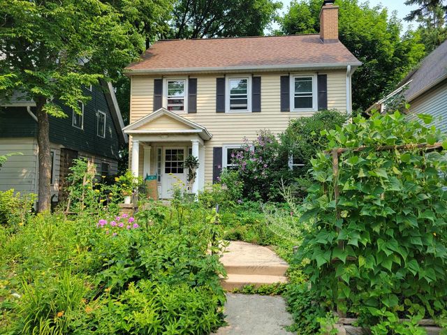 2512 E Edgewood AVENUE, Shorewood, WI 53211