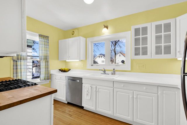 2512 E Edgewood AVENUE, Shorewood, WI 53211