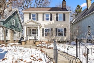 2512 E Edgewood AVENUE, Shorewood, WI 53211