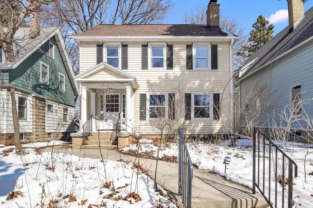 2512 E Edgewood AVENUE, Shorewood, WI 53211