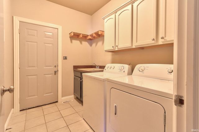 105 Auburn Drive, Newburgh, IN 47630