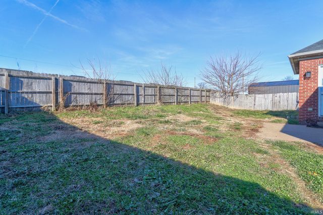 105 Auburn Drive, Newburgh, IN 47630